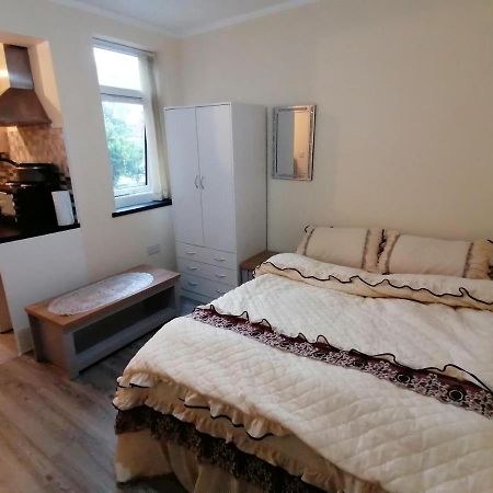 Self-Contained Studio Flat Bathrooms Kitchens Upgrade Locations To City Centre 15 Minutes Walking Distance Nottingham Universities Queen Hospitals City Hospitals Exterior photo